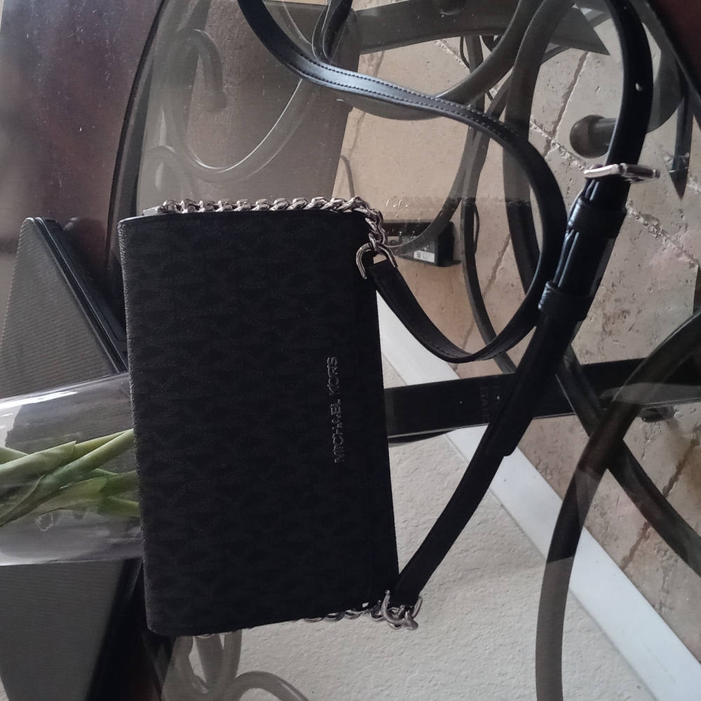 Michael Kors phone crossbody purse with removable strap